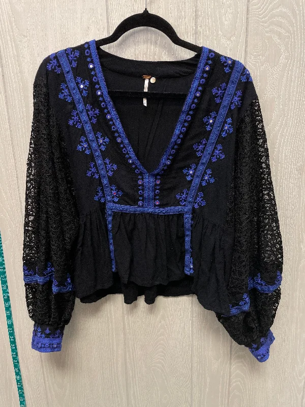 Top Long Sleeve By Free People In Black & Blue, Size: M